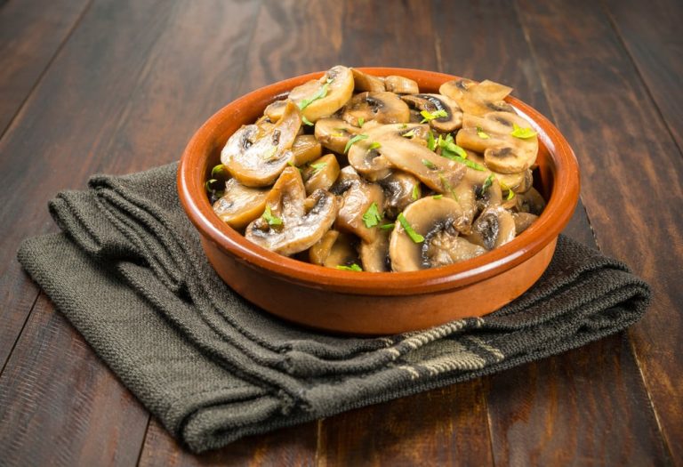 Schnelle Bulgur Pfanne mit Gemüse und Champignons