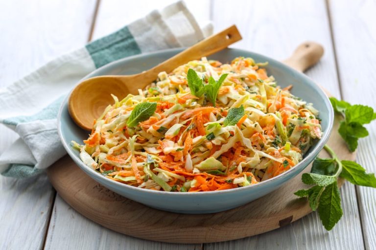 Amerikanischer Krautsalat Coleslaw mit Apfel