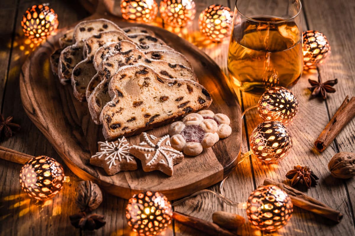 Aromatischer Christstollen mit Früchten und Marzipan