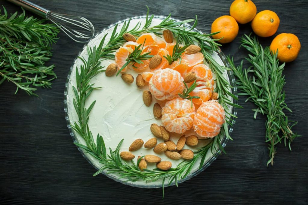 Cremige Mandarinen Schmand Torte mit Biskuitboden