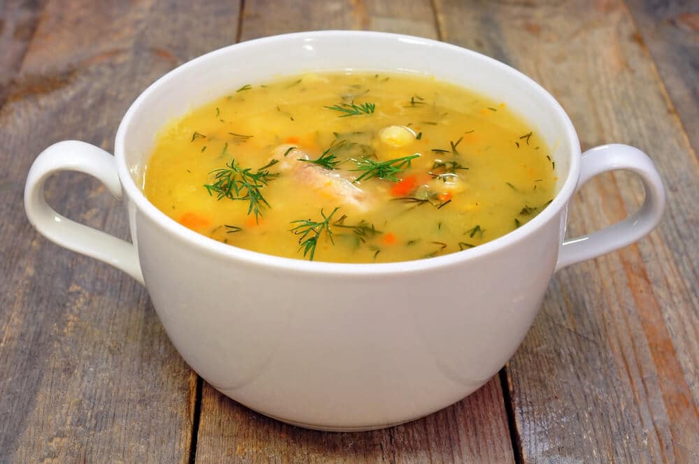 Deftige Erbsensuppe mit Hähnchen