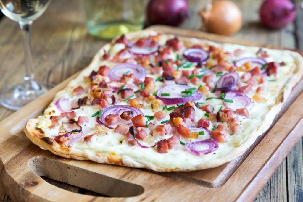 Flammkuchen mit Crème fraîche