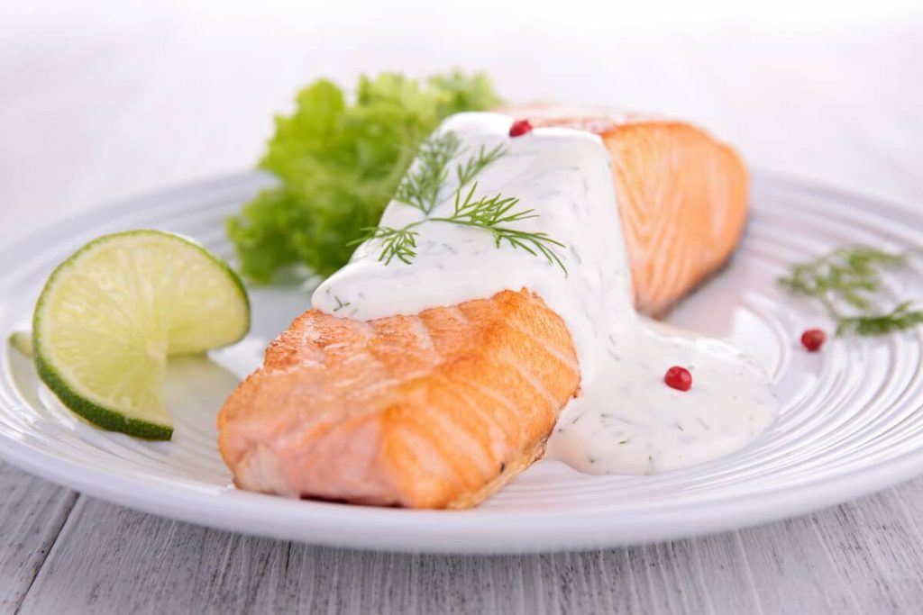 Gebackener Lachs mit Sahnesauce