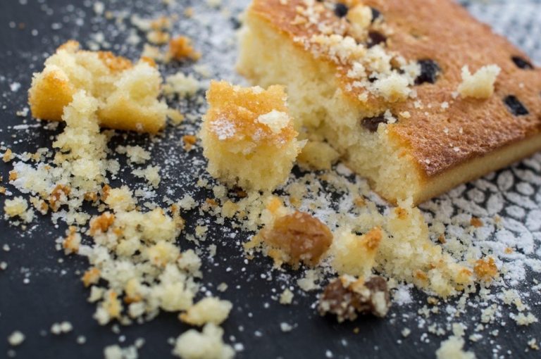 Saftiger Grießkuchen mit Milch und Pflanzenöl: Zart und voller Geschmack