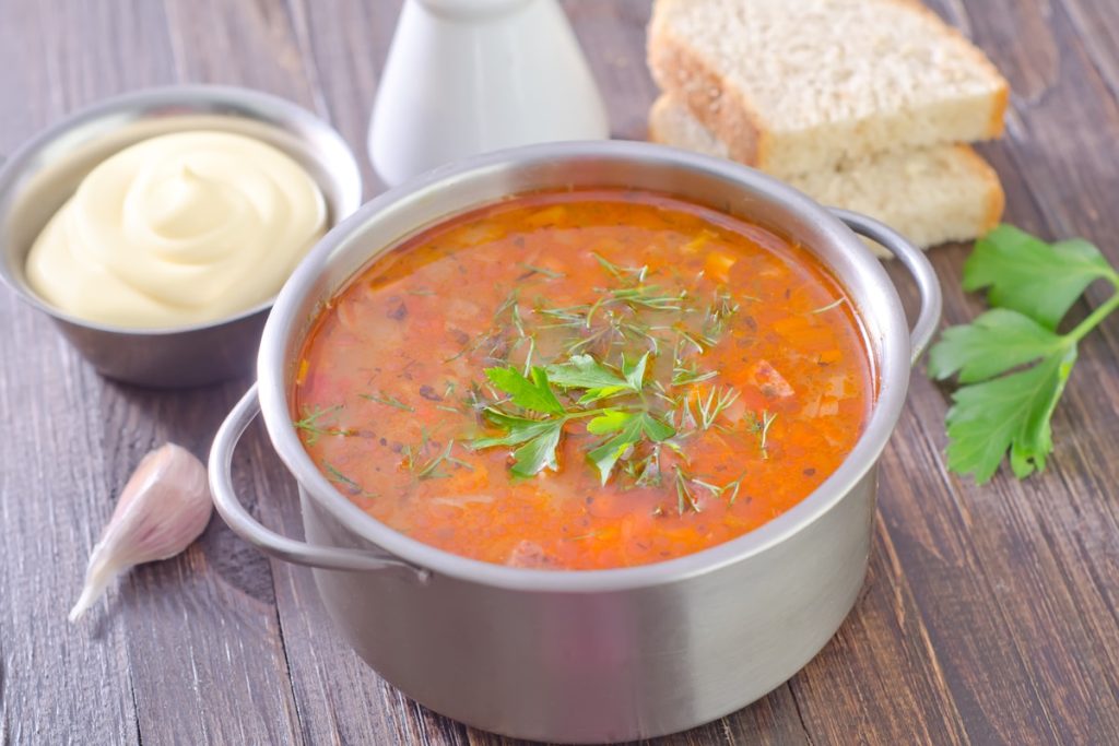 Herzhafte Rindfleischsuppe mit Kartoffeln