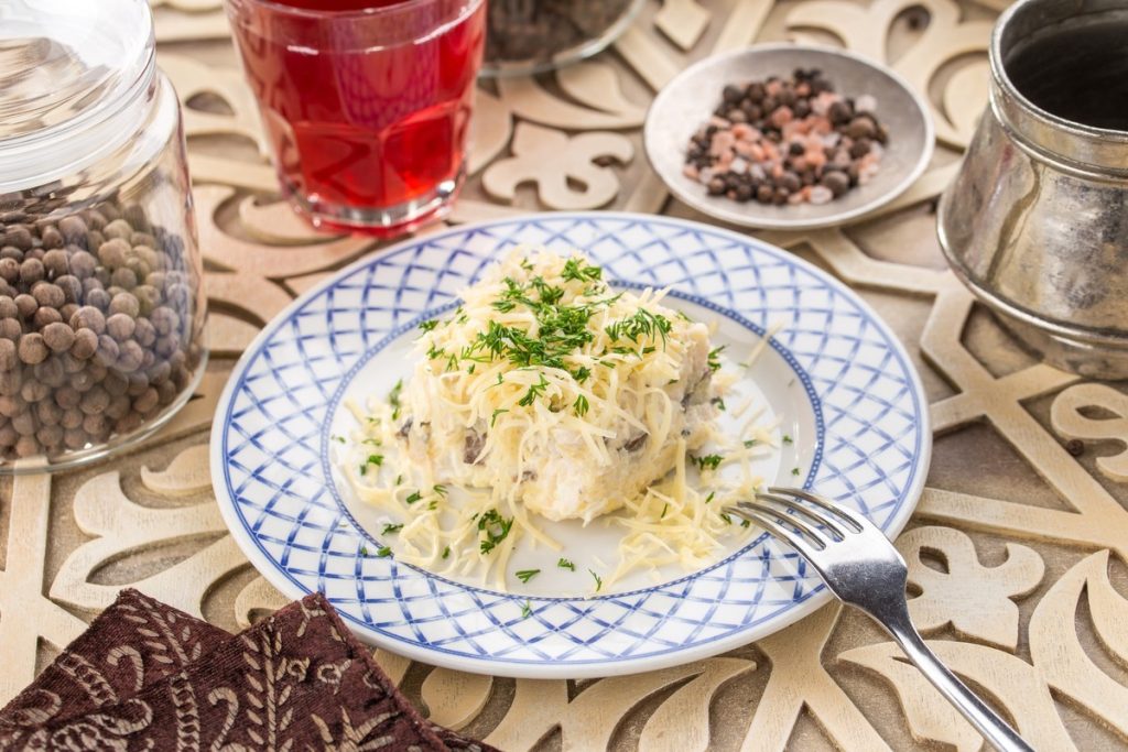 Herzhafter Schichtsalat mit Champignons