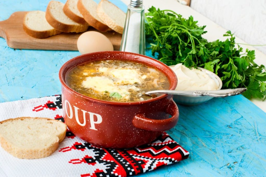 Hühnersuppe mit Kartoffeln und Sauerampfer