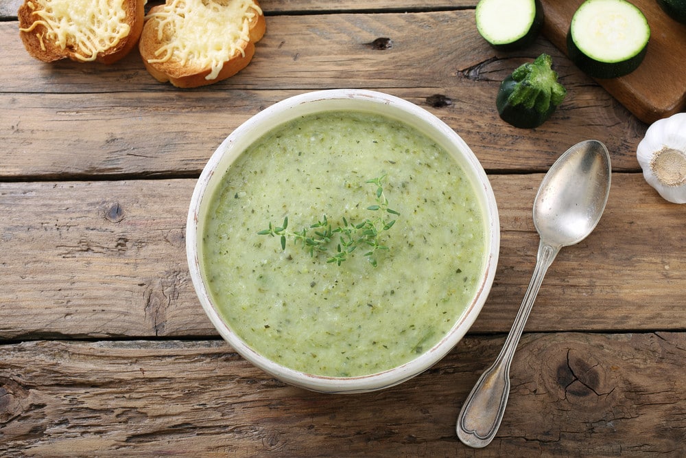 Hühnersuppe mit Zucchini