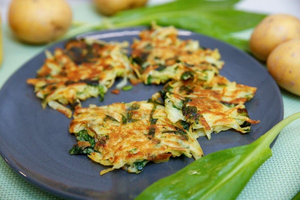 Knusprig zarte Kartoffelpuffer mit Bärlauch