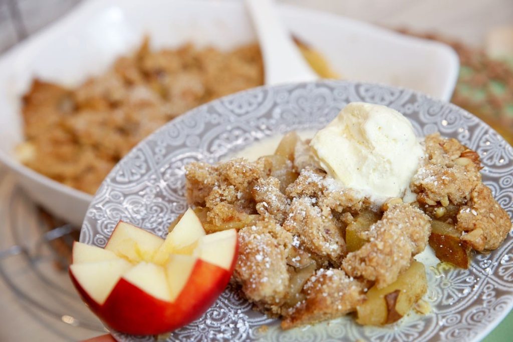 Knuspriges Apple Crumble mit Birnen