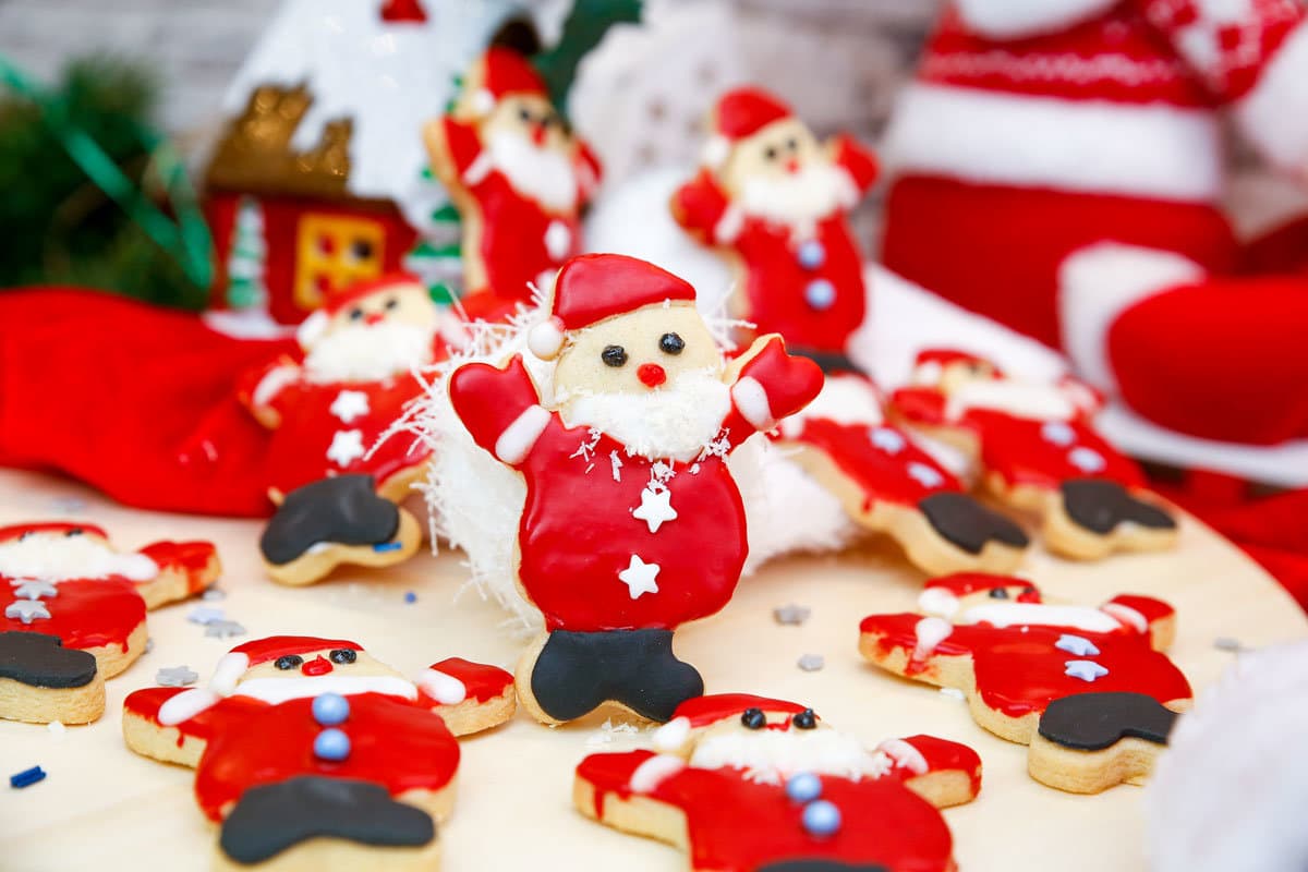 Köstliche Weihnachtsmann Plätzchen mit Zuckerguss und Fondant