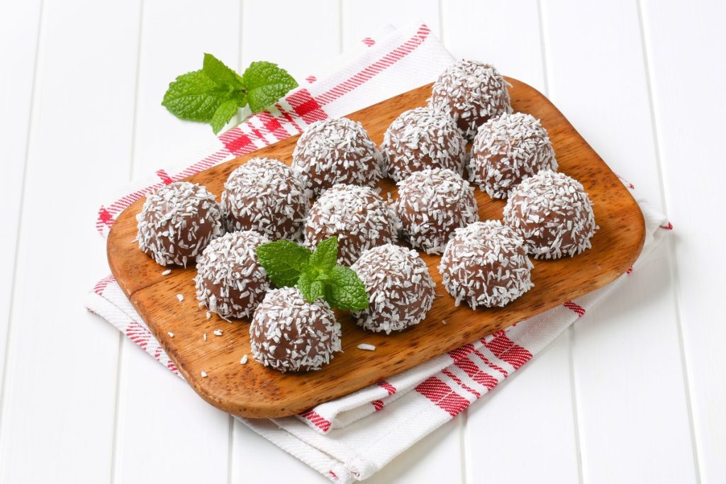 Kokos Bällchen aus Schokoladenkeksen mit Milchmädchen