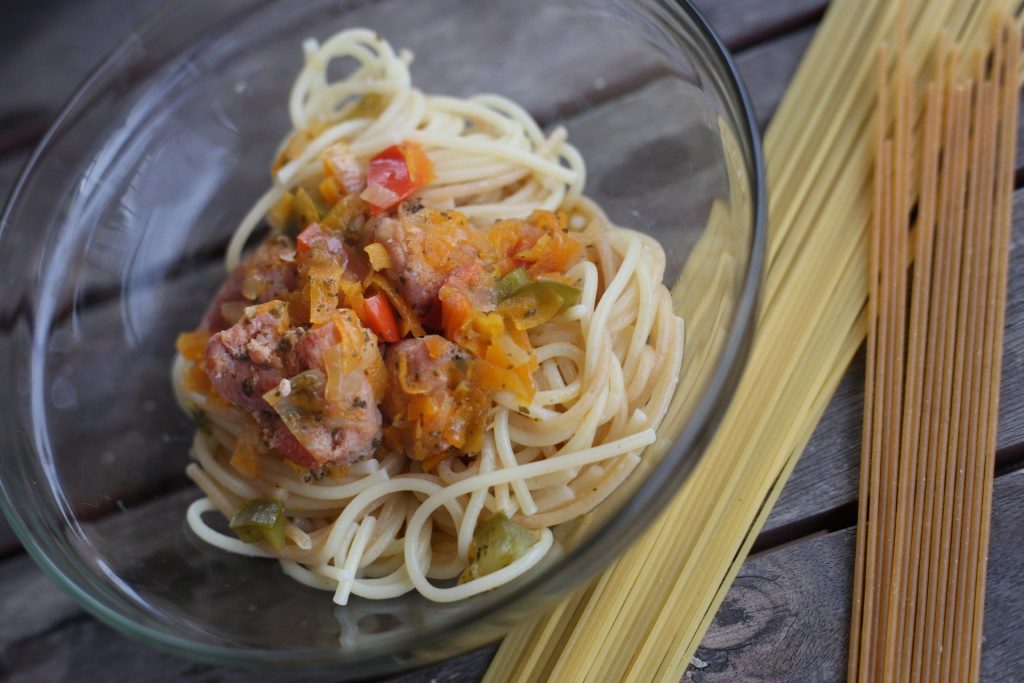 Nudelgericht Lagman mit Schweinefleisch