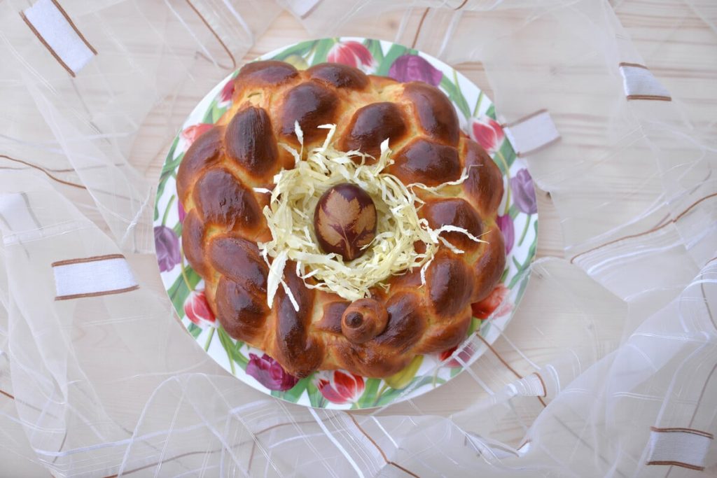 Osterkranz mit Trockenhefe und Orange zum Osterfrühstück