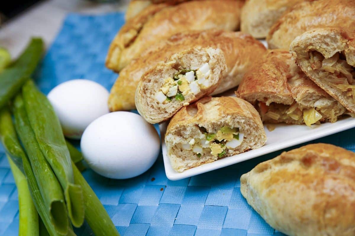 Russische Piroschki mit Eiern und Lauch