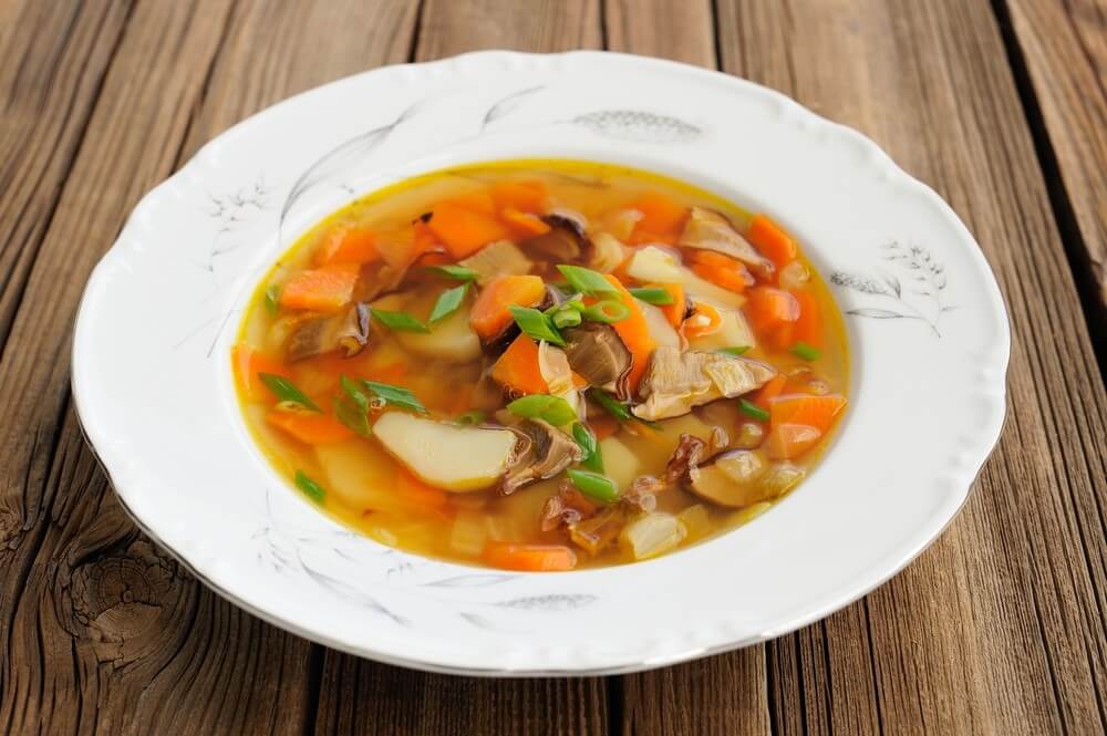 Schnelle Champignonsuppe mit Karotten und Kartoffeln