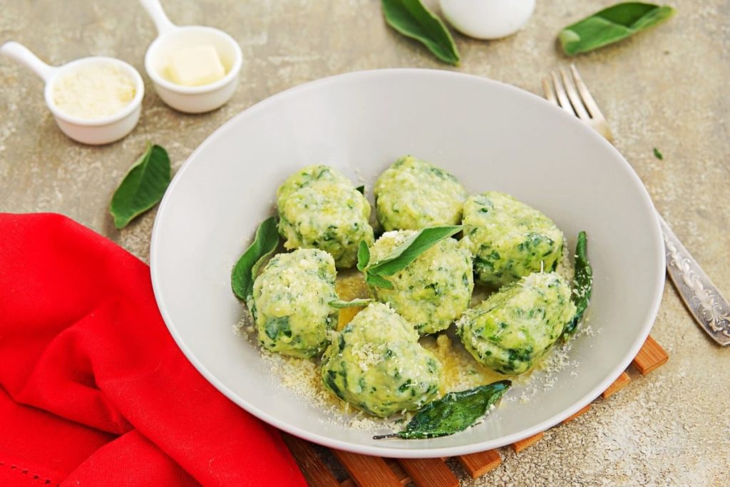 Spinatknödel mit Ricotta und Parmesan