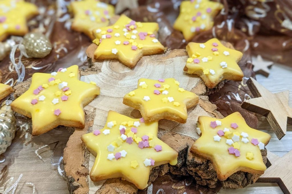 Süße Stern Plätzchen mit Zuckerstreuseln backen