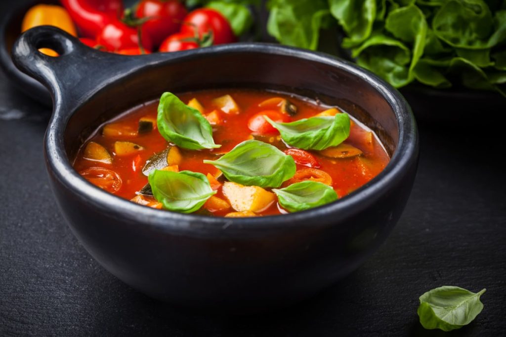 Tomatensuppe mit Zucchini