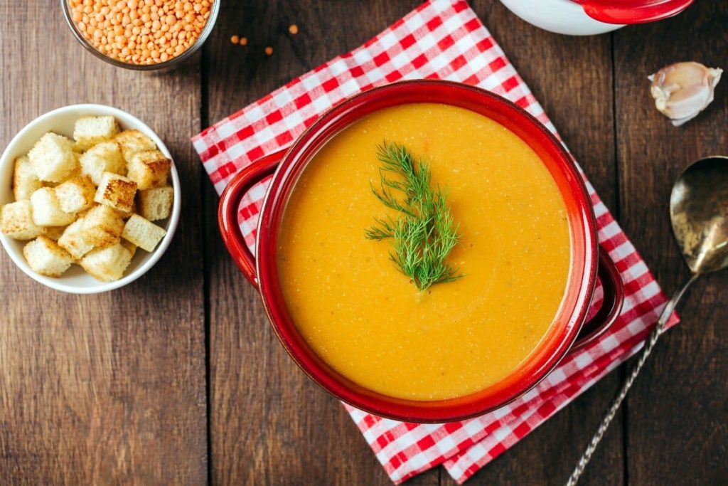 Vegane Linsensuppe mit Kartoffeln