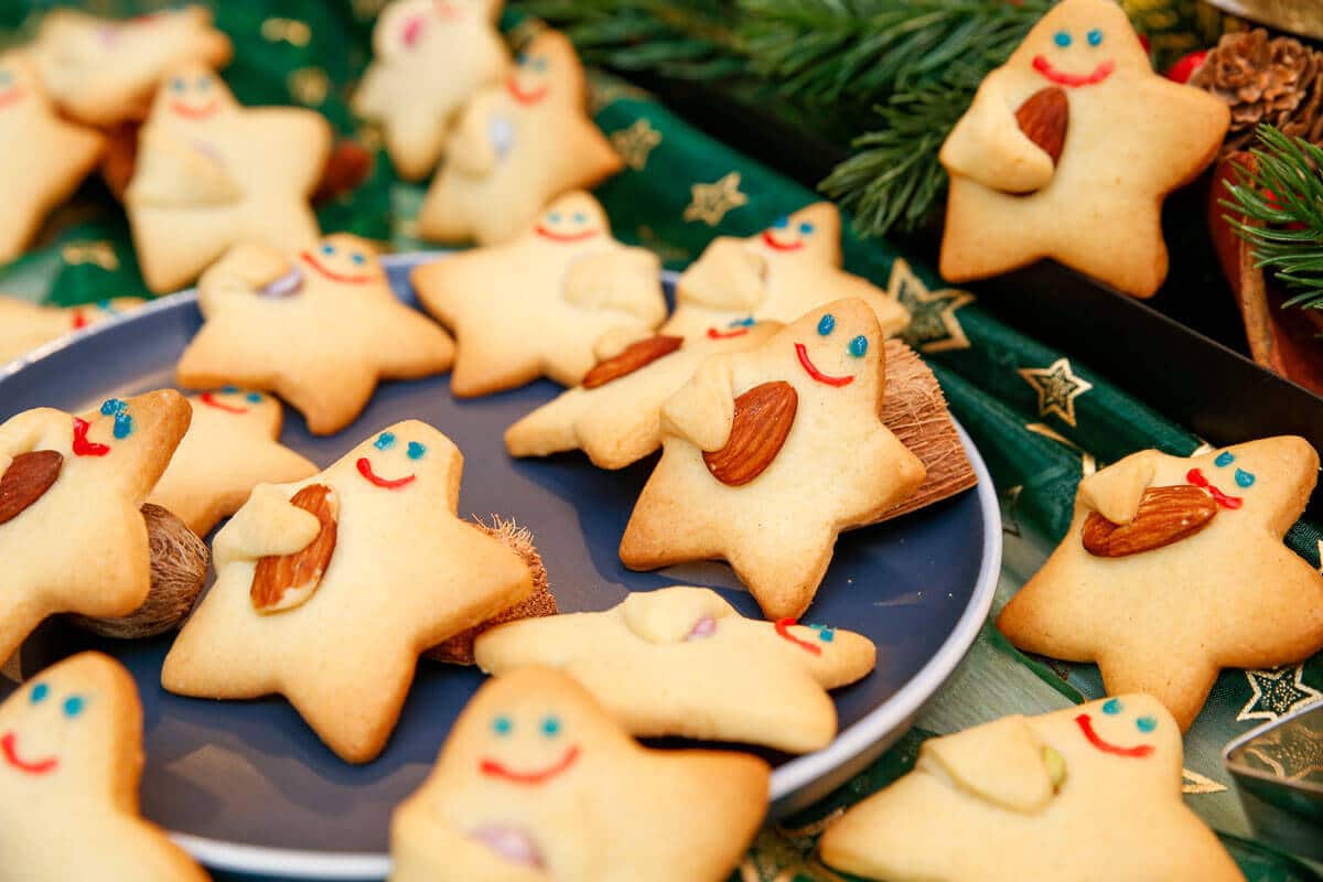 Weihnachtsplätzchen Sterne mit Smarties für Kinder backen