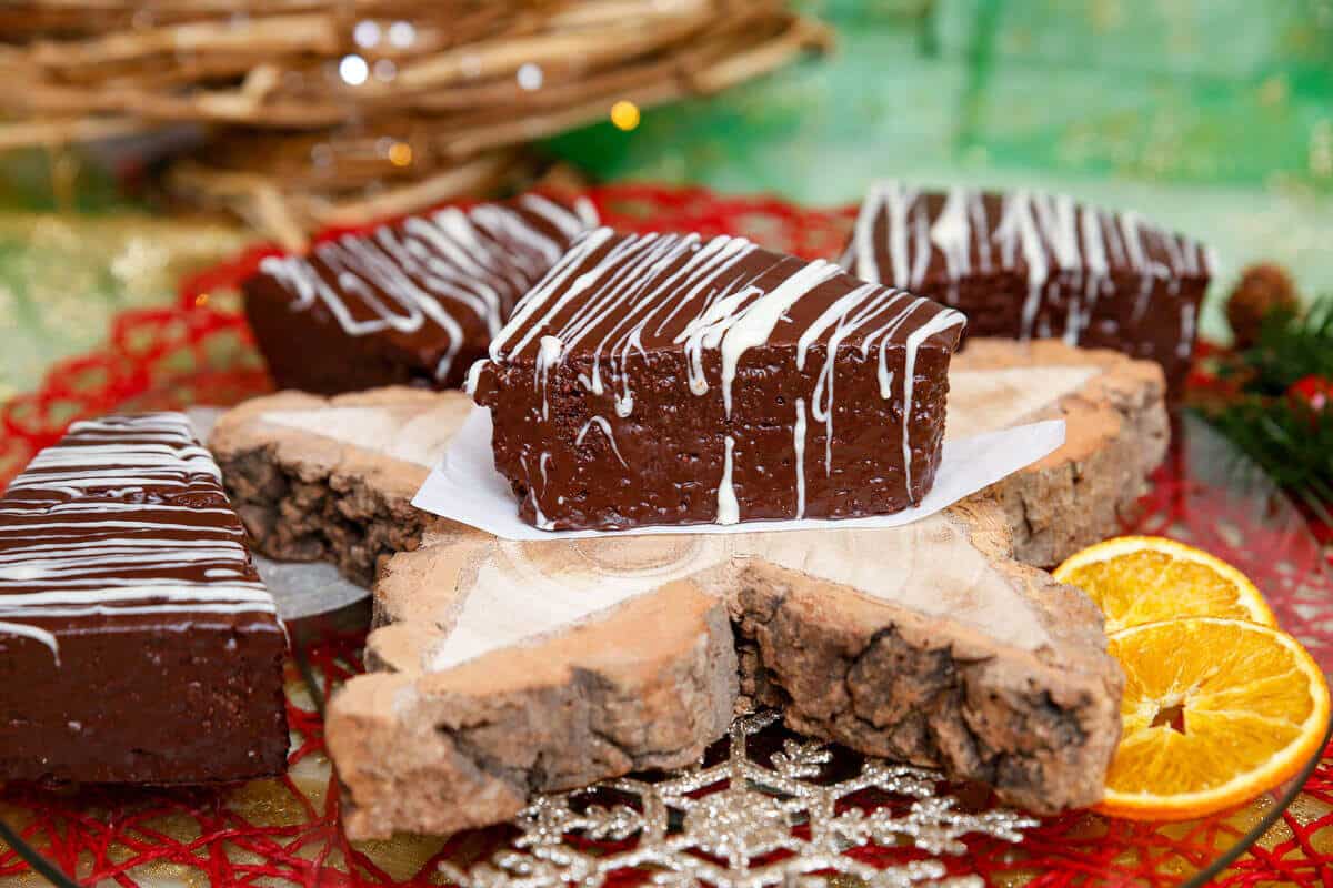 Zarte Baumkuchenspitzen mit Marzipan und Schokolade