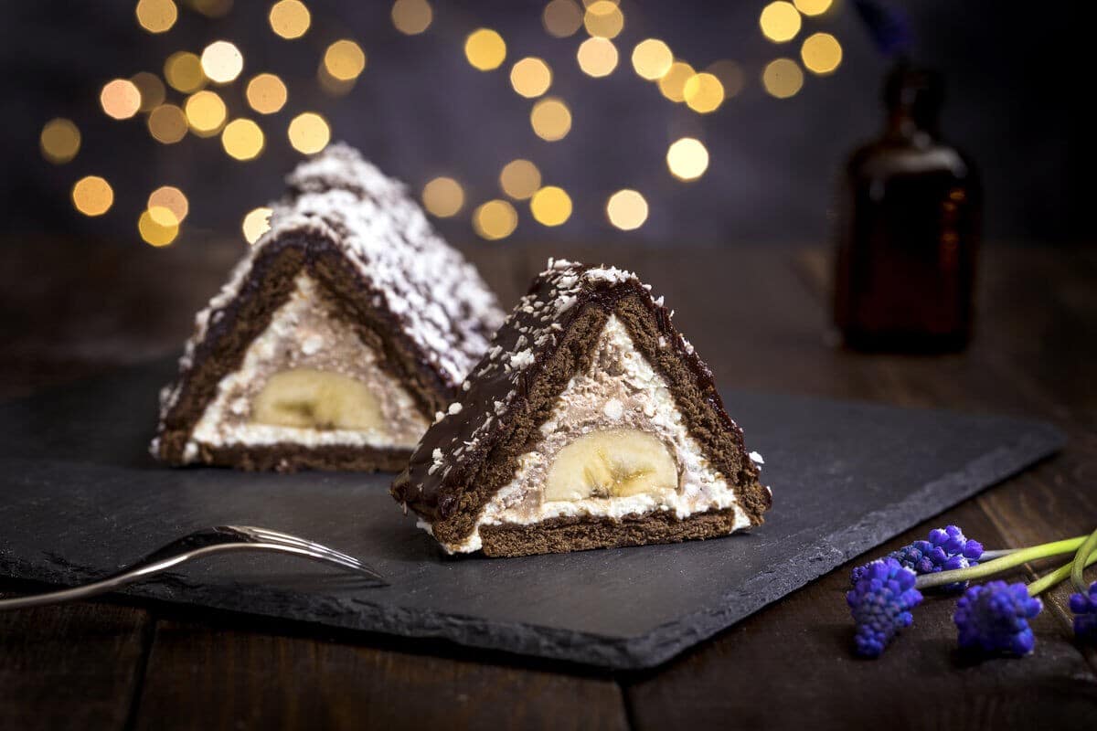 Zarter Bananen Cheesecake mit Schokolade zu Weihnachten