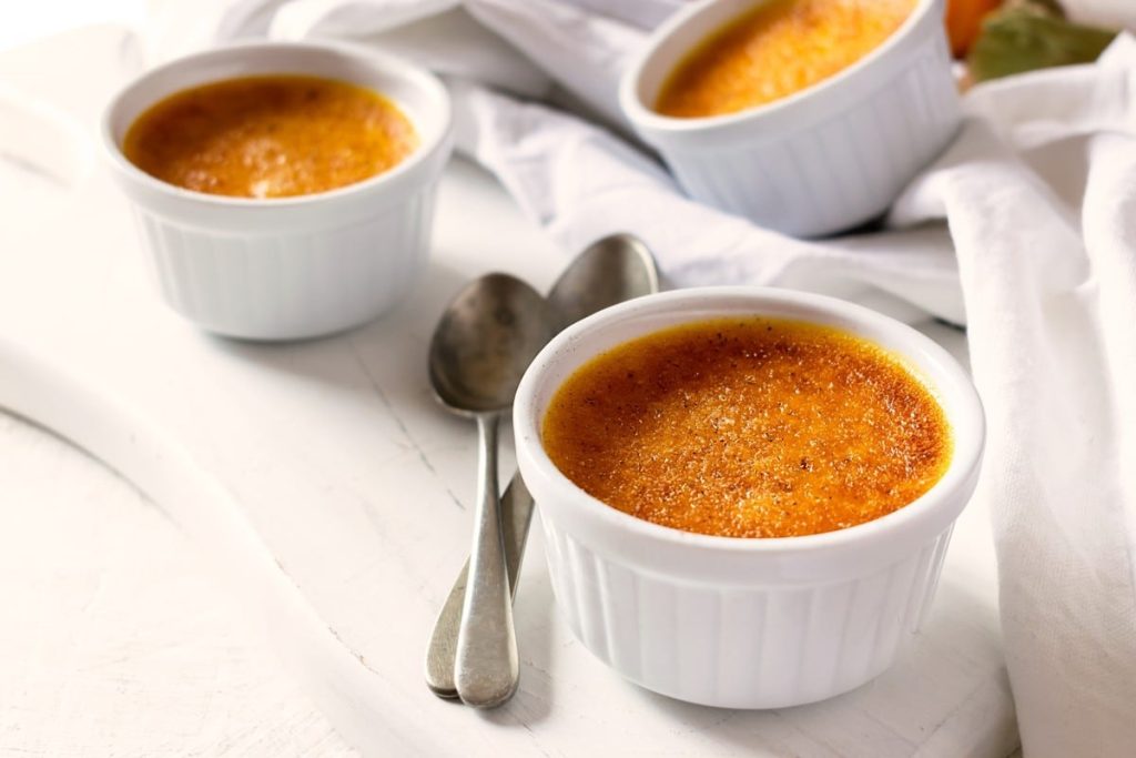 Zartes Creme Brulee mit Kürbis