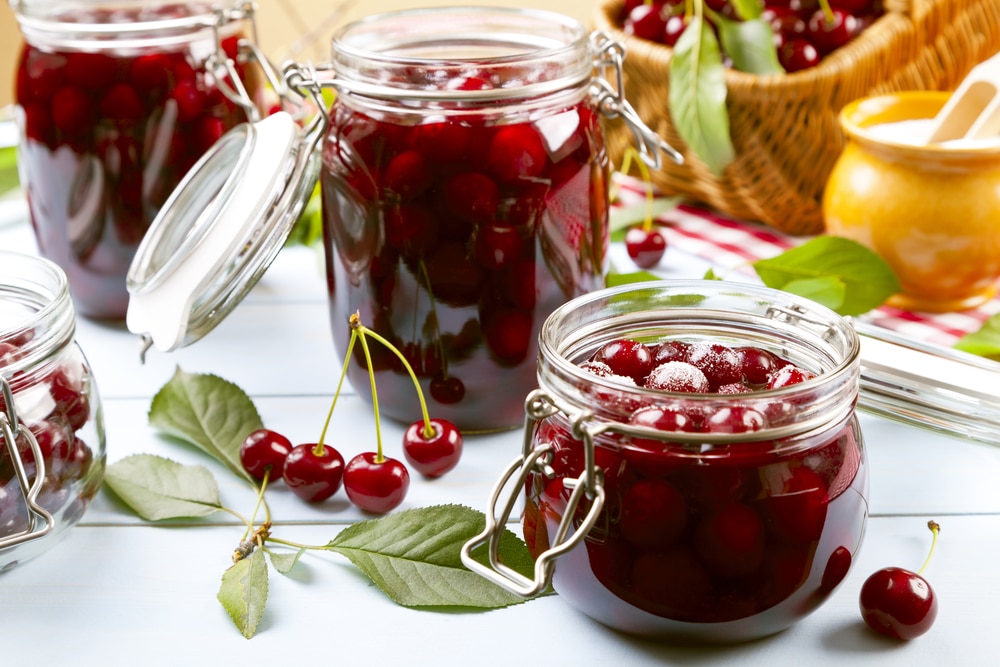 Aromatische Kirschen mit Nelken einkochen