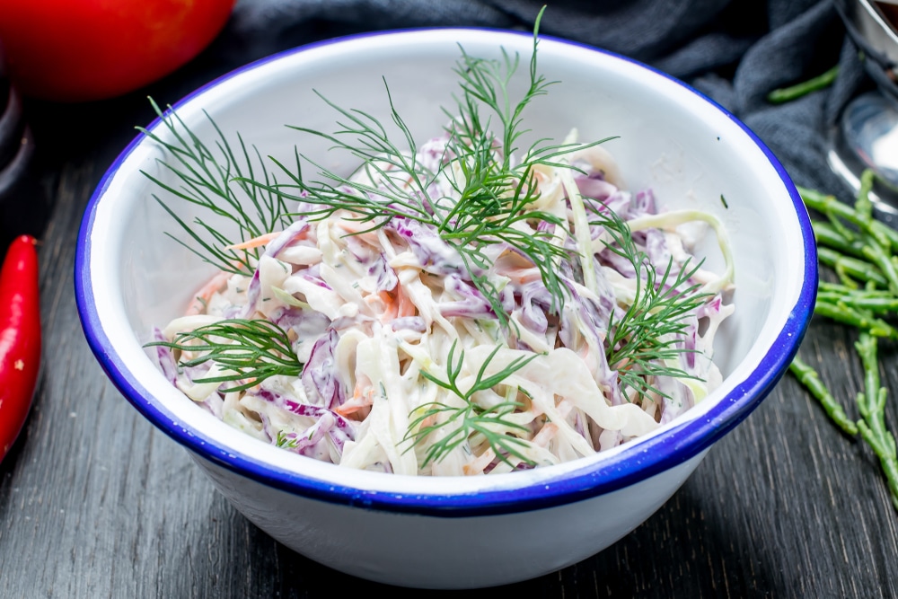 Cole Slaw Salat mit Weiß- und Rotkohl