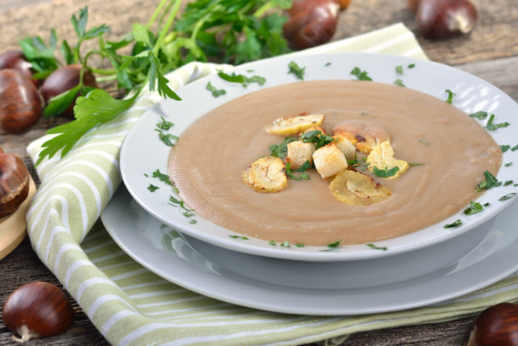 Genüßliche Maronensuppe mit Sellerie-Twist