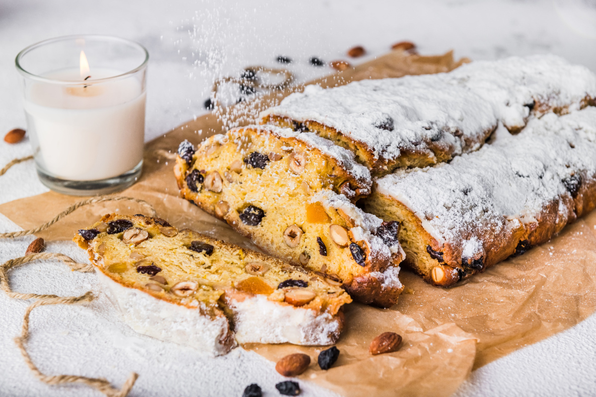 Nussiger Christstollen mit Candys und Rosinen