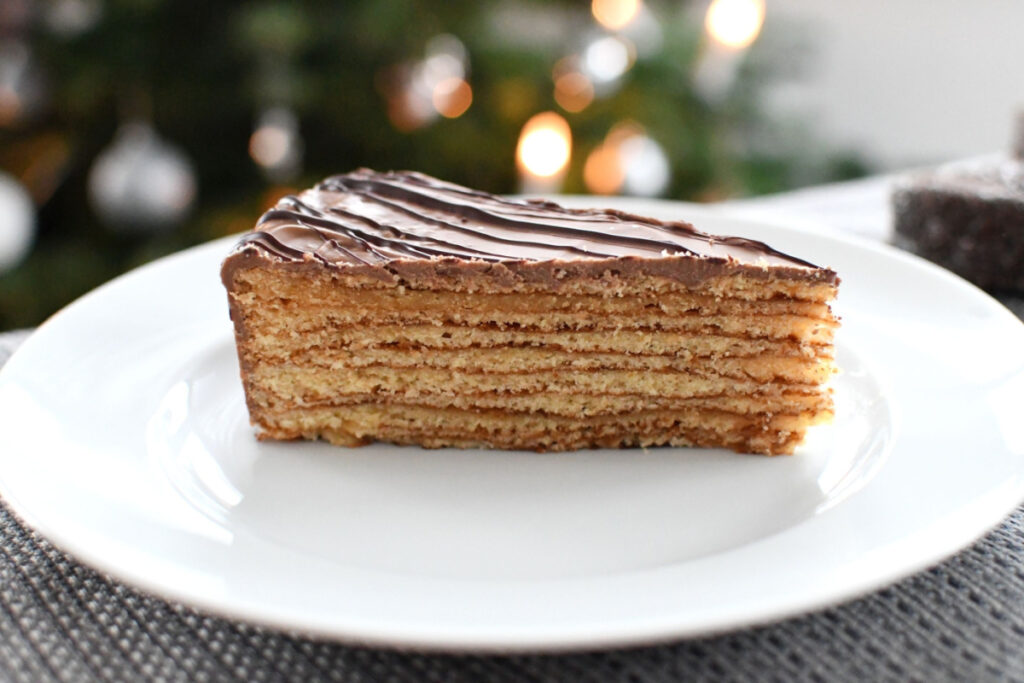 Baumkuchen mit Schokoladenglasur zu Weihnachten