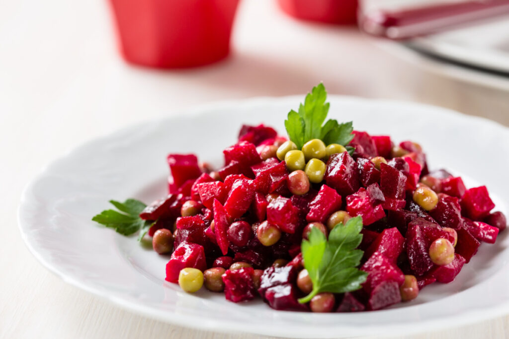 Pikanter Rote Beete Salat mit Kartoffeln