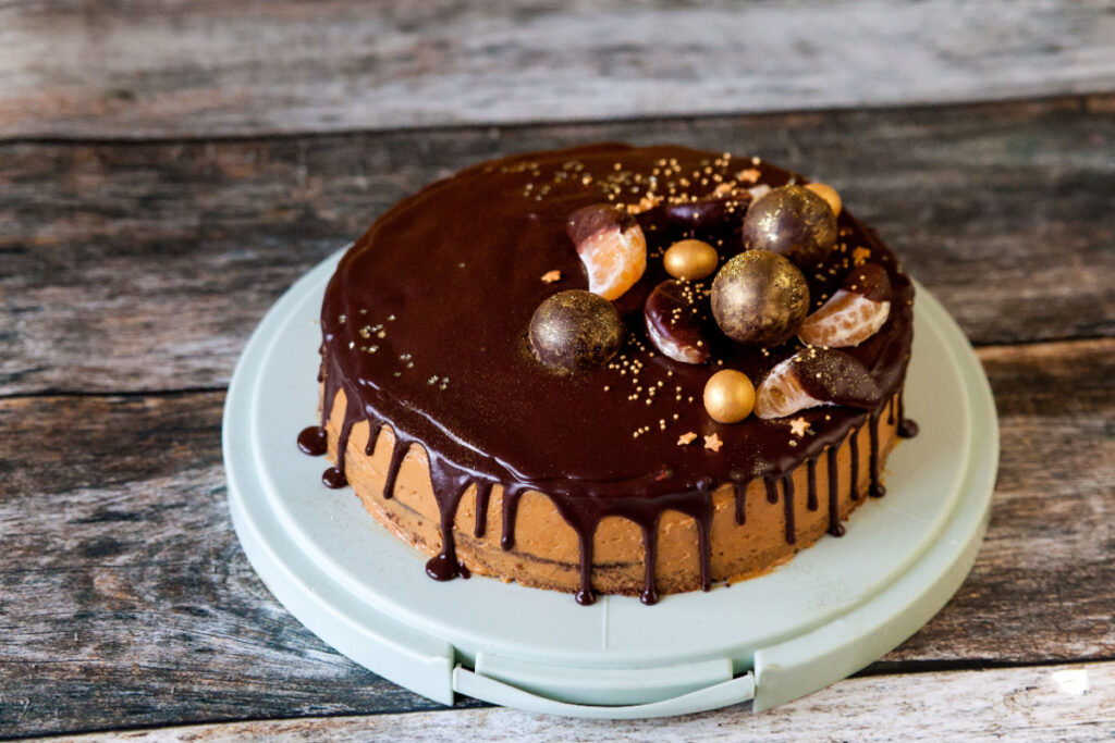 Schokoladenkuchen aus einfachem Rührteig zu Silvester