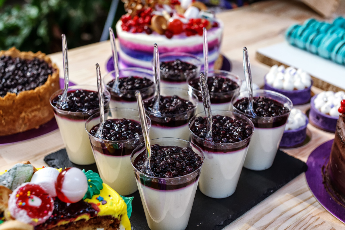 Weihnachtsdessert Panna Cotta mit Blaubeeren