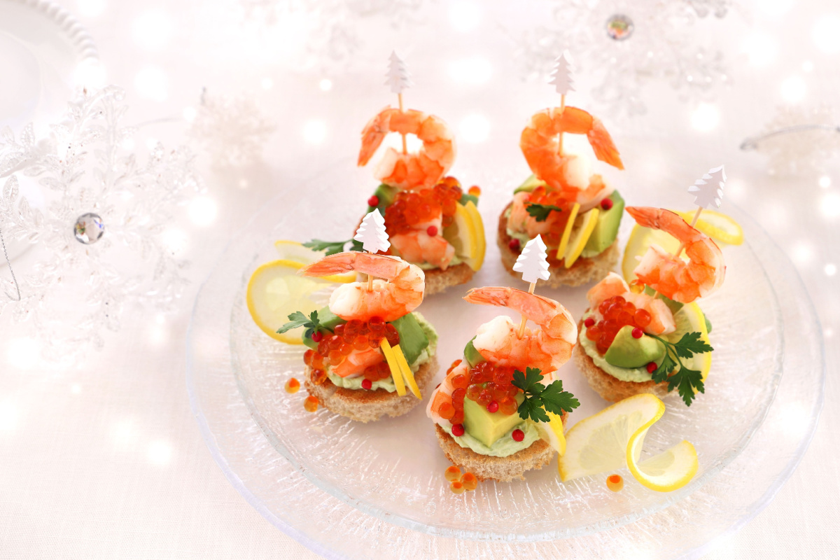 Weihnachtliches Fingerfood mit Kaviar