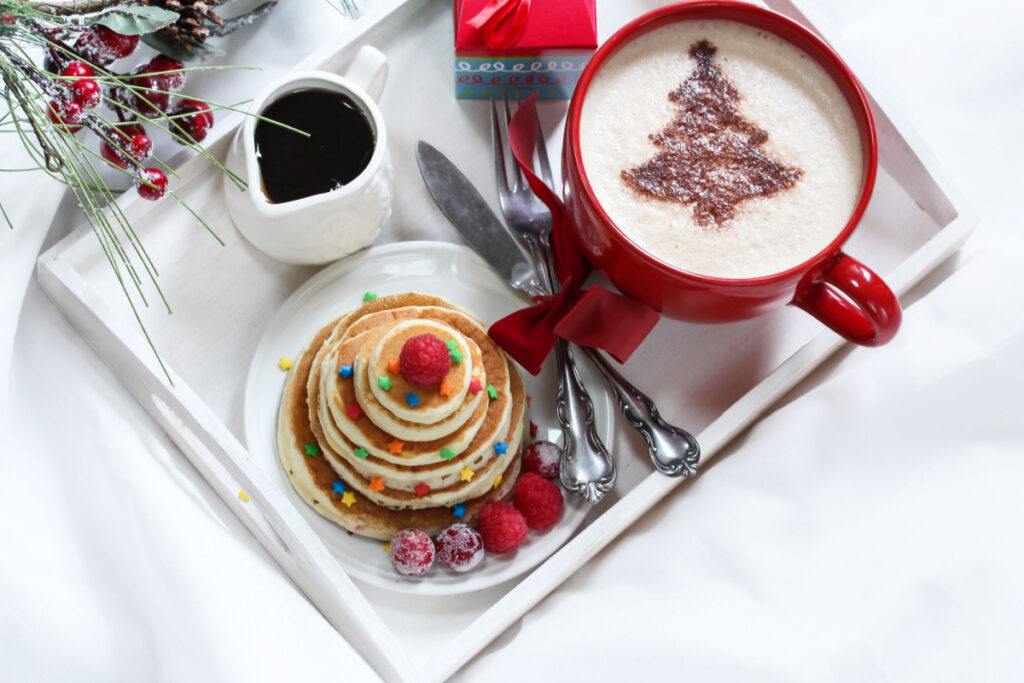 Weihnachtliches Frühstück mit Pancakes