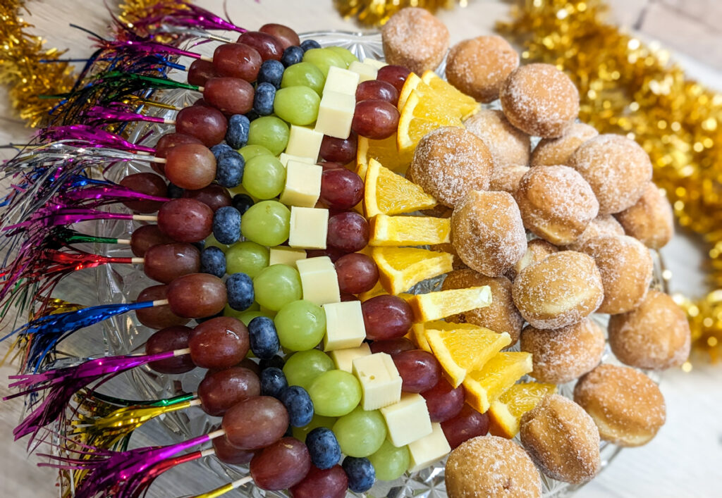 Raketen Silvester Fingerfood mit Obst und Käse