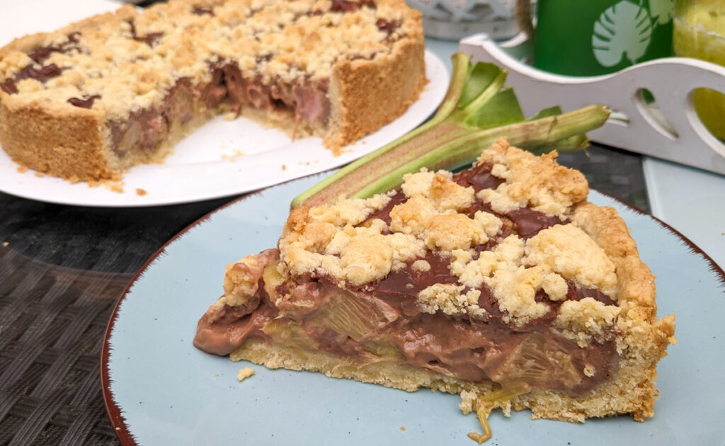 Streuselkuchen mit Rhabarber und Schokopudding