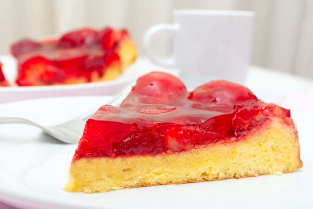 Köstlicher Klassiker Erdbeerkuchen mit Tortenguss