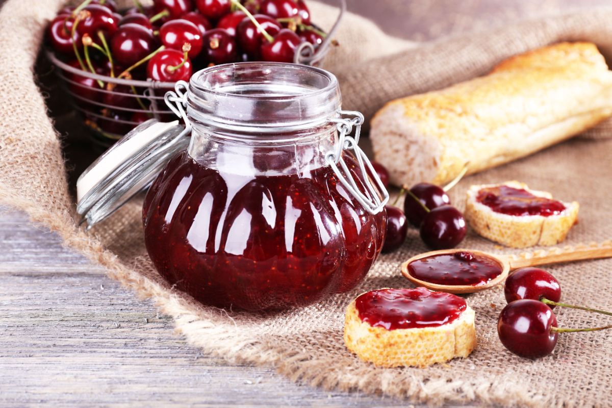 Nelkenzauber im Glas Kirschmarmelade mit Nelken