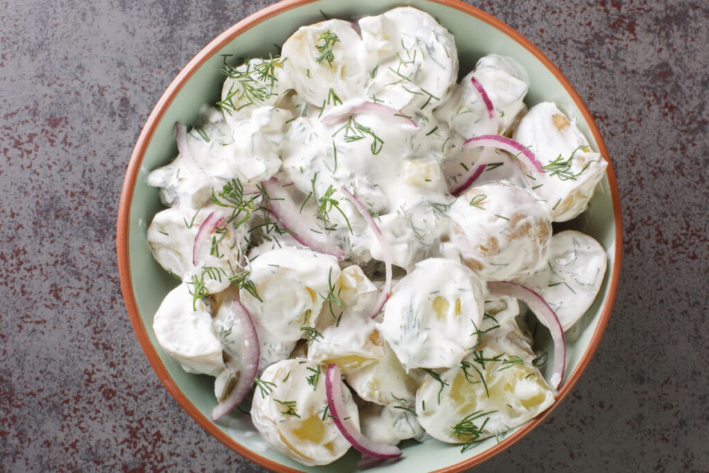 Perfekt für Grillpartys Kartoffelsalat mit würziger Note