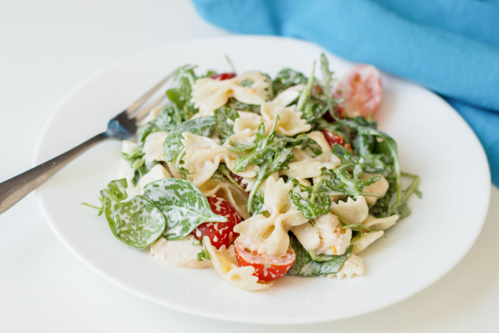 Schnelle Küche Nudelsalat mit Rucola und Joghurtdressing