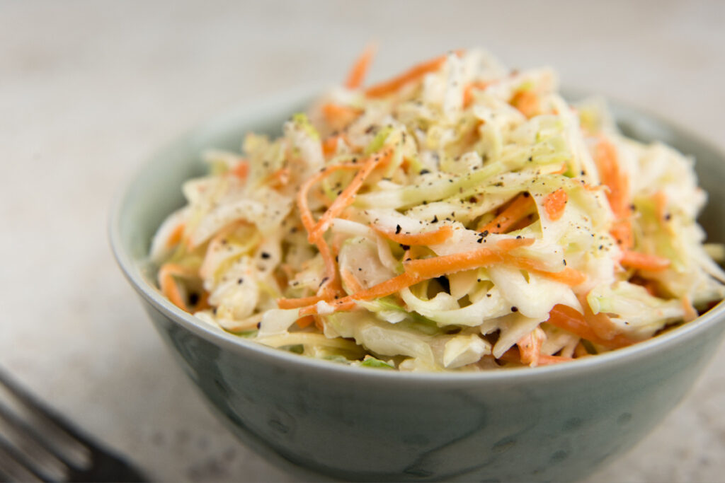 Sommerlicher Beilagenklassiker Krautsalat mit Öldressing