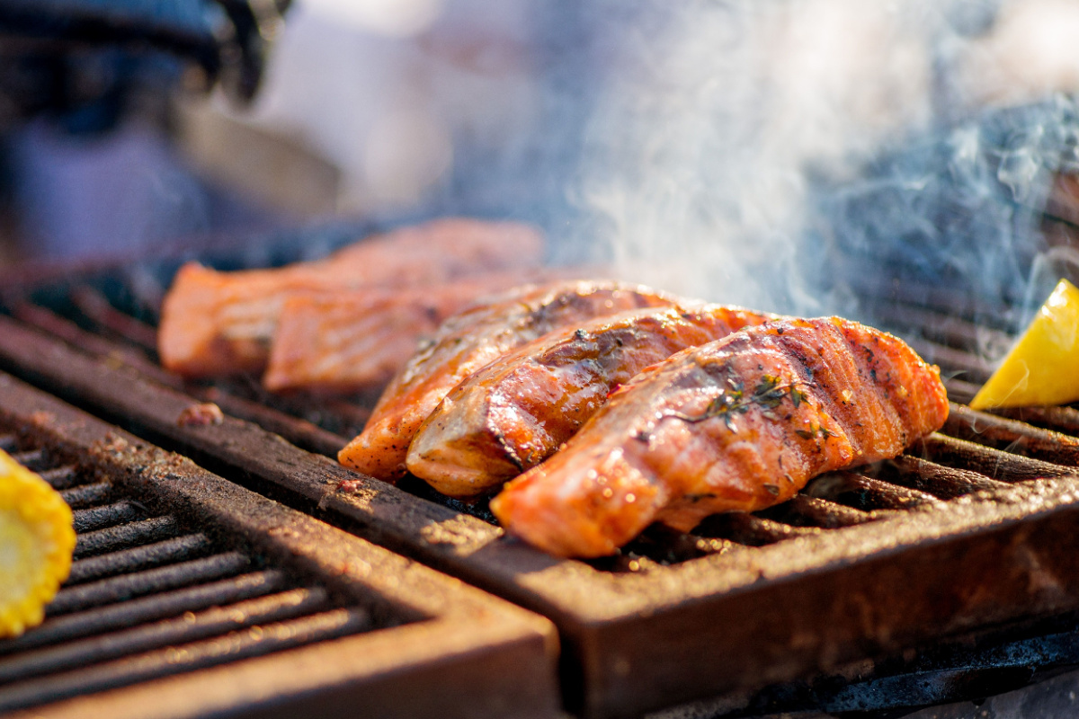 Gegrillter Lachs mit Knoblauch Zart und aromatisch