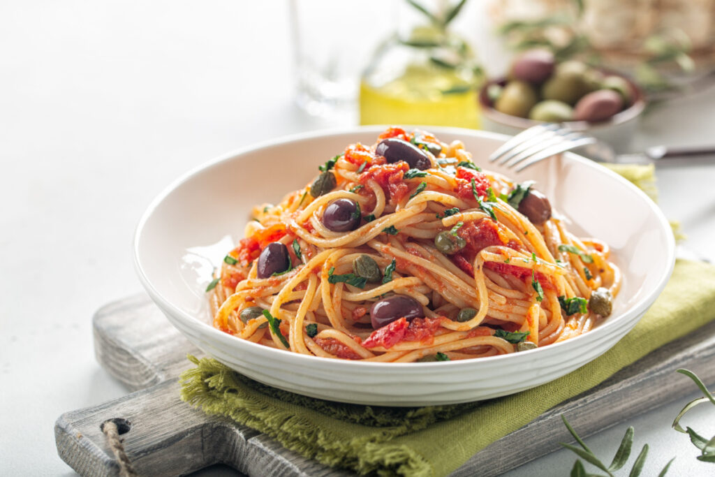 Spaghetti alla Puttanesca Würziger italienischer Klassiker