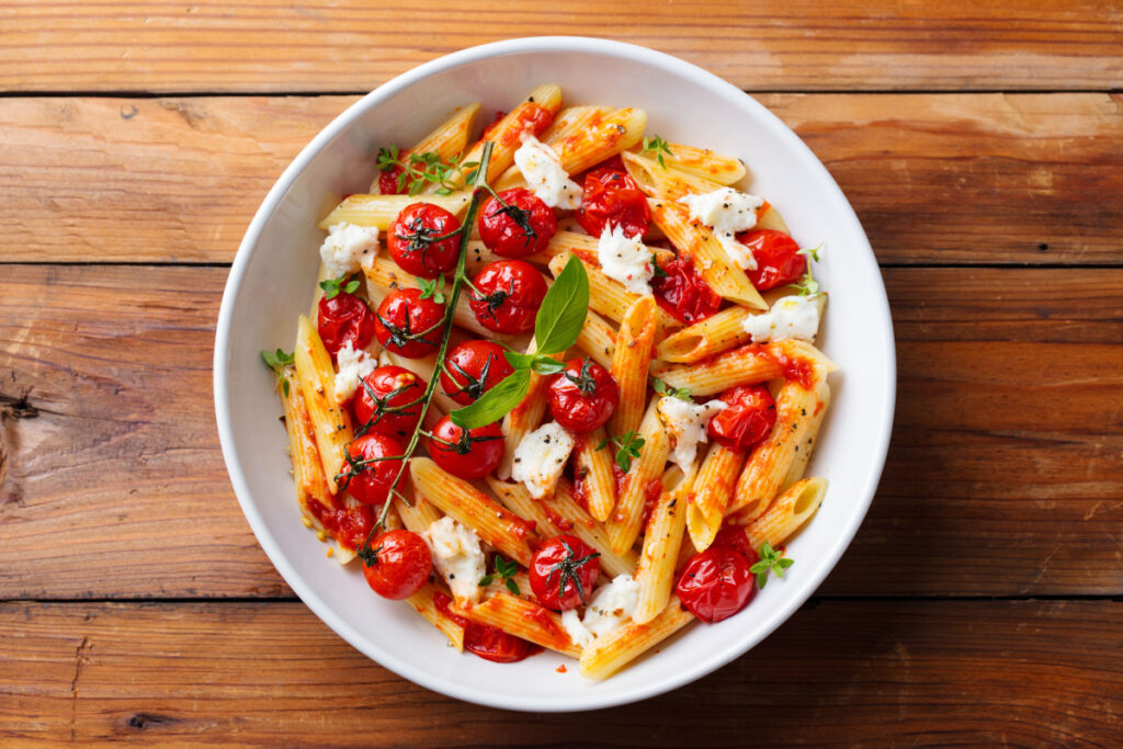 Herzhaft und leicht Pasta Penne mit gerösteten Tomaten