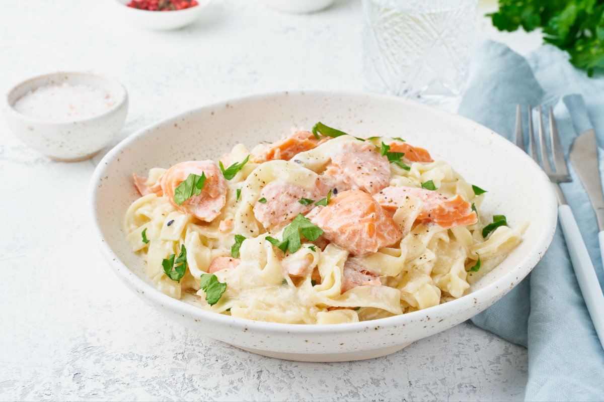 Perfekt für besondere Anlässe Nudeln mit Lachs-Sahnesoße