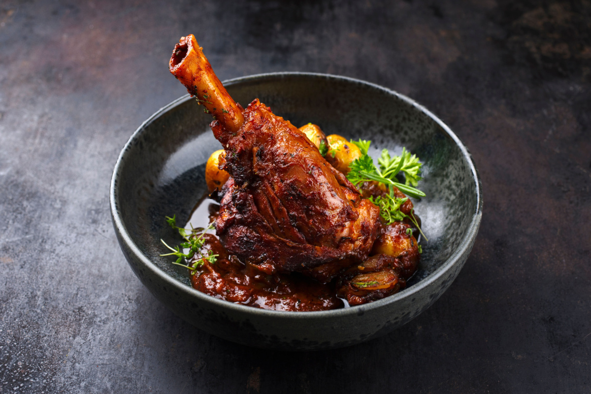 Schweinshaxe mit Rotwein-Sauce Herzhaft, Aromatisch und Rustikal